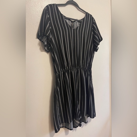 Old Navy romper. Excellent condition - Picture 2 of 7